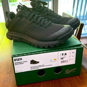Danner women’s trail 2650 mesh size 7.5